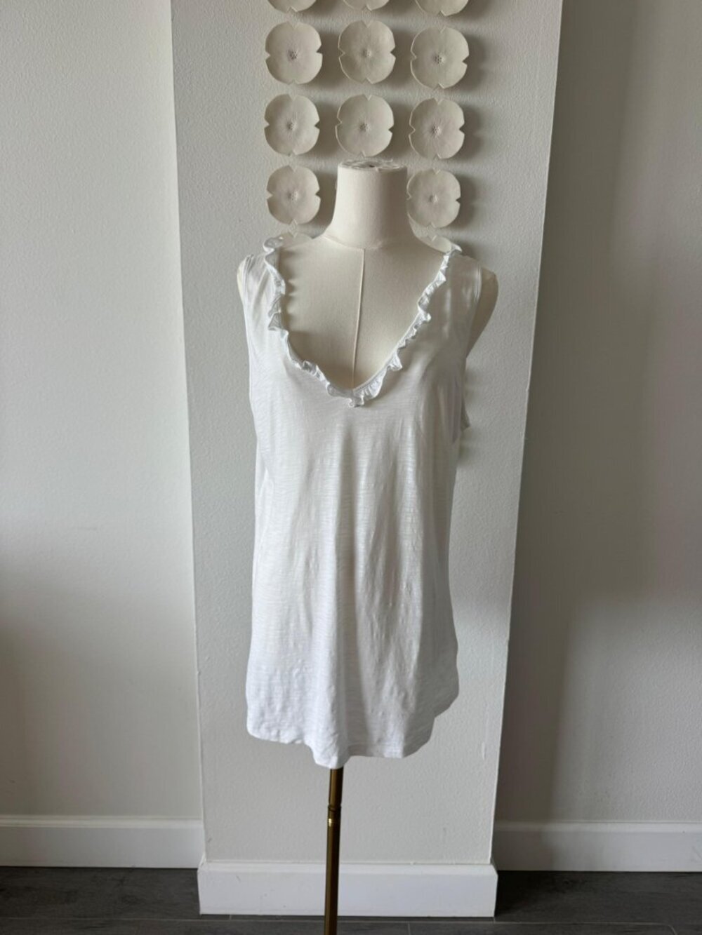 Lilly Pulitzer Gigi Ruffle Tank White Cotton Sleeveless Top Size L - Picture 8 of 9